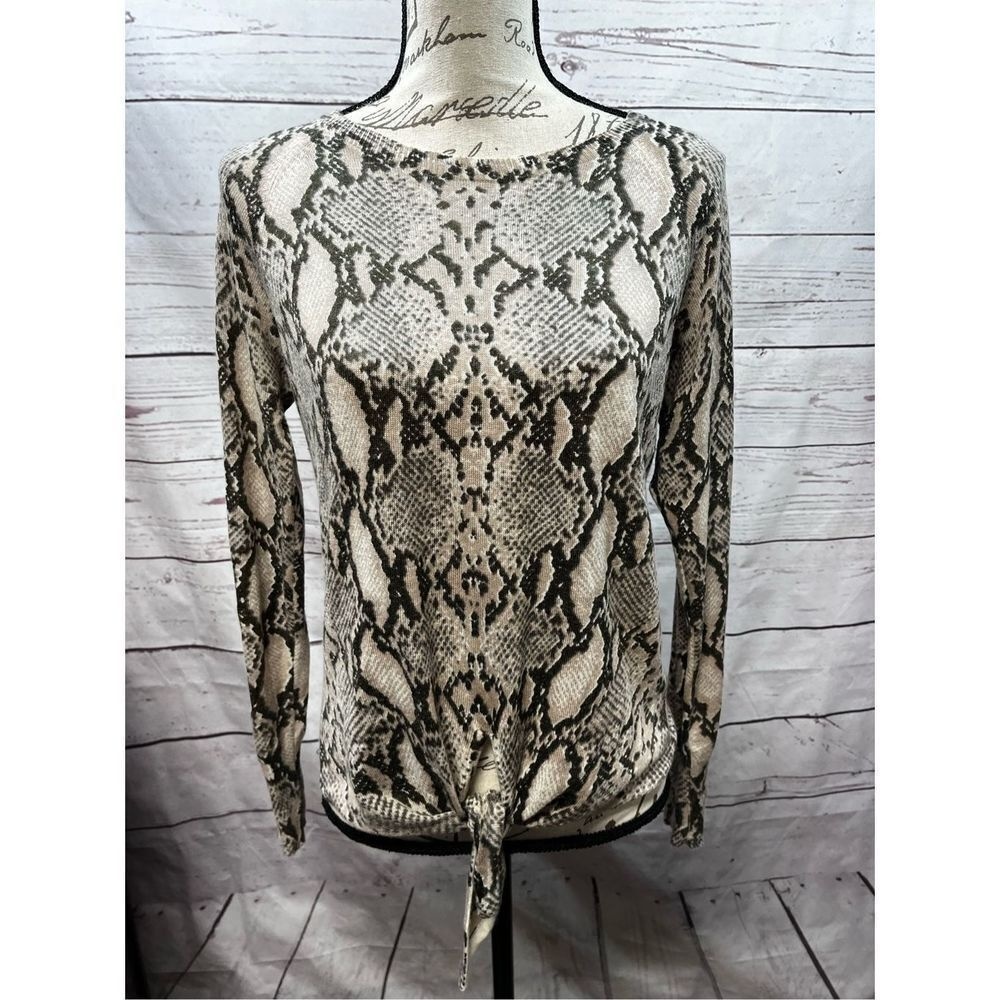 Olivaceous medium snake skin patterned light weight pullover sweater with tie in